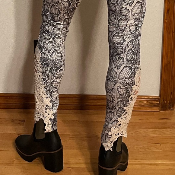 Vocal Apparel Knit Leggings with Snakeskin pattern, crystal and lace. - Picture 4 of 14